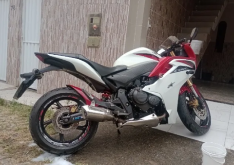 Vendo está linda moto excelente para um lazer de final de semana