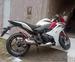 Vendo está linda moto excelente para um lazer de final de semana