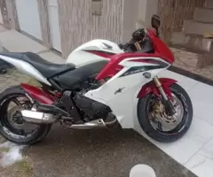 Vendo está linda moto excelente para um lazer de final de semana