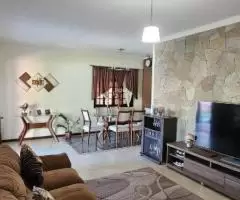 Casa com 3 quartos mobiliada no centro do Maricá (Vendo ou alugo)